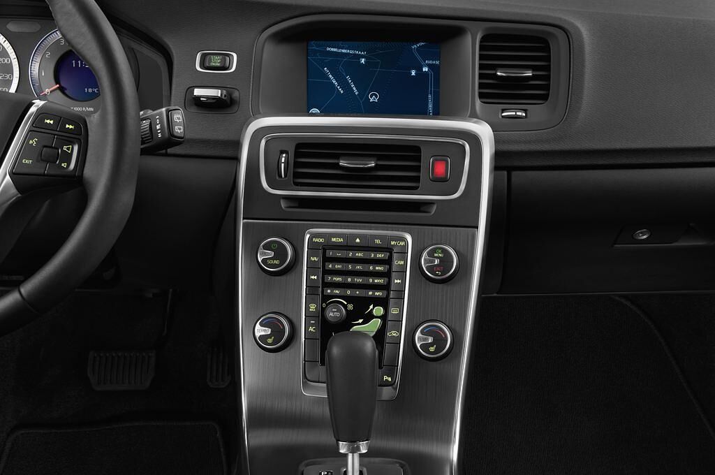 Volvo V60 (Baujahr 2011) Summum 5 Türen Mittelkonsole