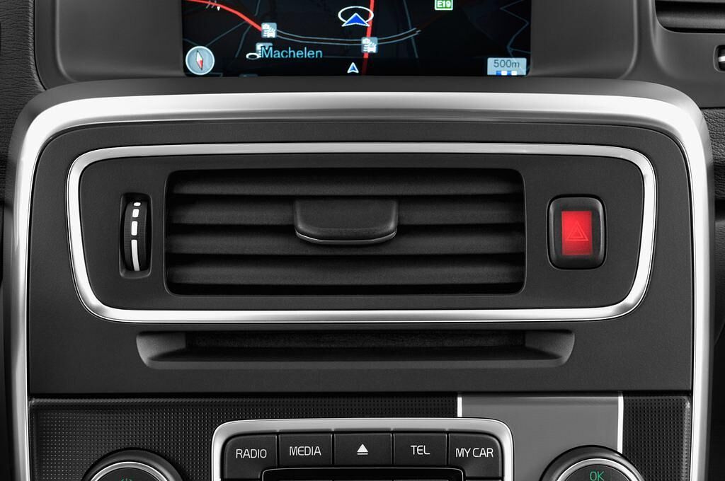Volvo V60 (Baujahr 2015) R-Design Summum 5 Türen Lüftung