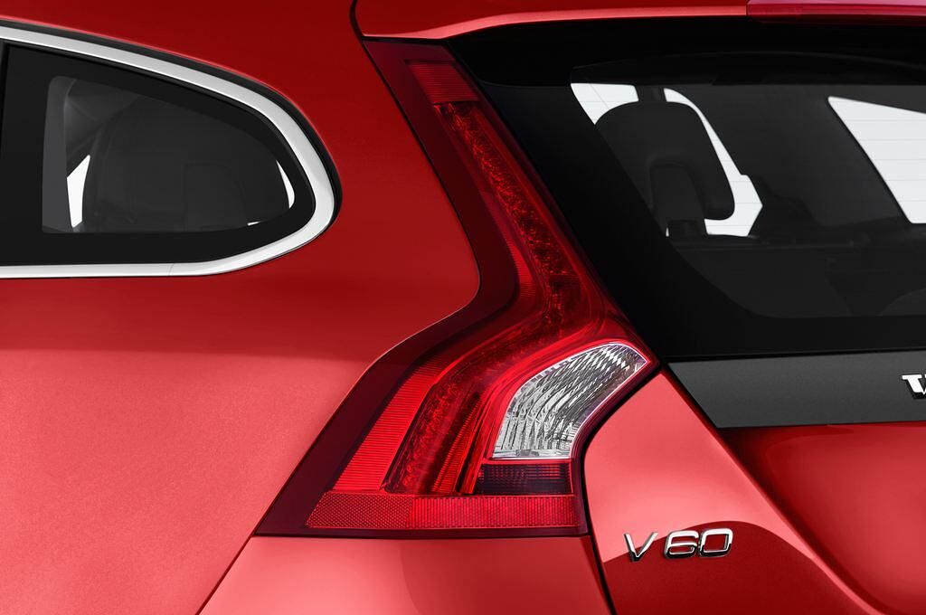 Volvo V60 (Baujahr 2015) R-Design Summum 5 Türen Rücklicht