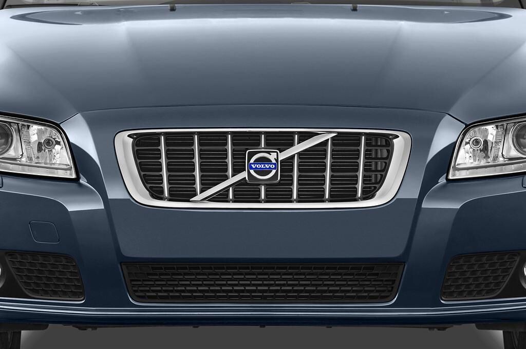 Volvo V70 (Baujahr 2011) Kinetic 5 Türen Kühlergrill und Scheinwerfer