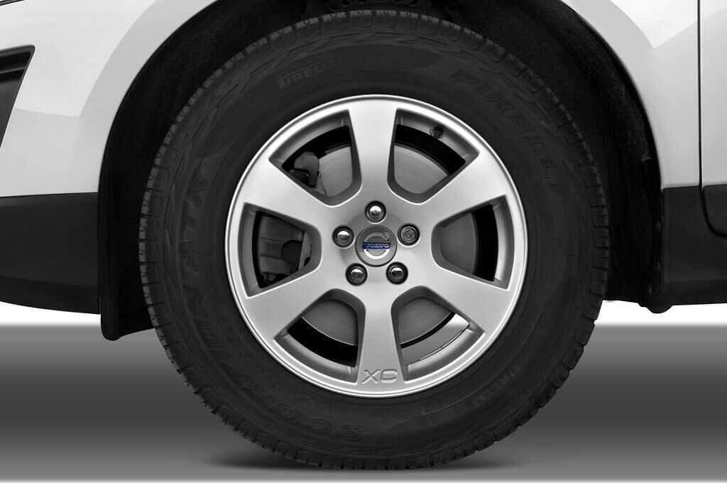 Volvo XC60 (Baujahr 2010) Kinetic 5 Türen Reifen und Felge
