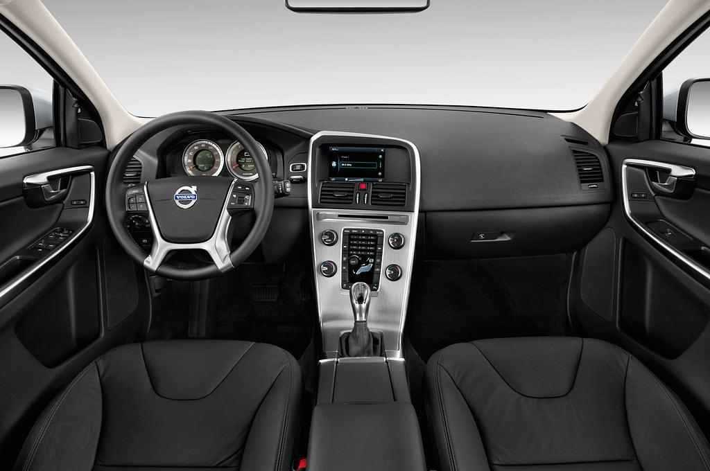 Volvo XC60 (Baujahr 2013) Kinetic 5 Türen Cockpit und Innenraum