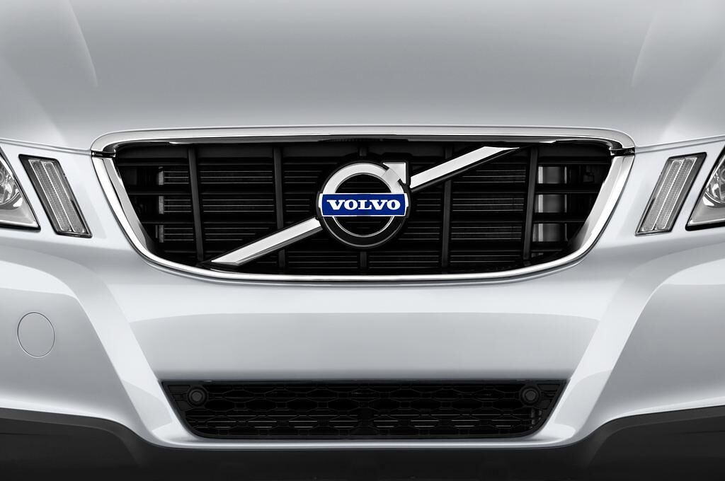 Volvo XC60 (Baujahr 2013) Kinetic 5 Türen Kühlergrill und Scheinwerfer