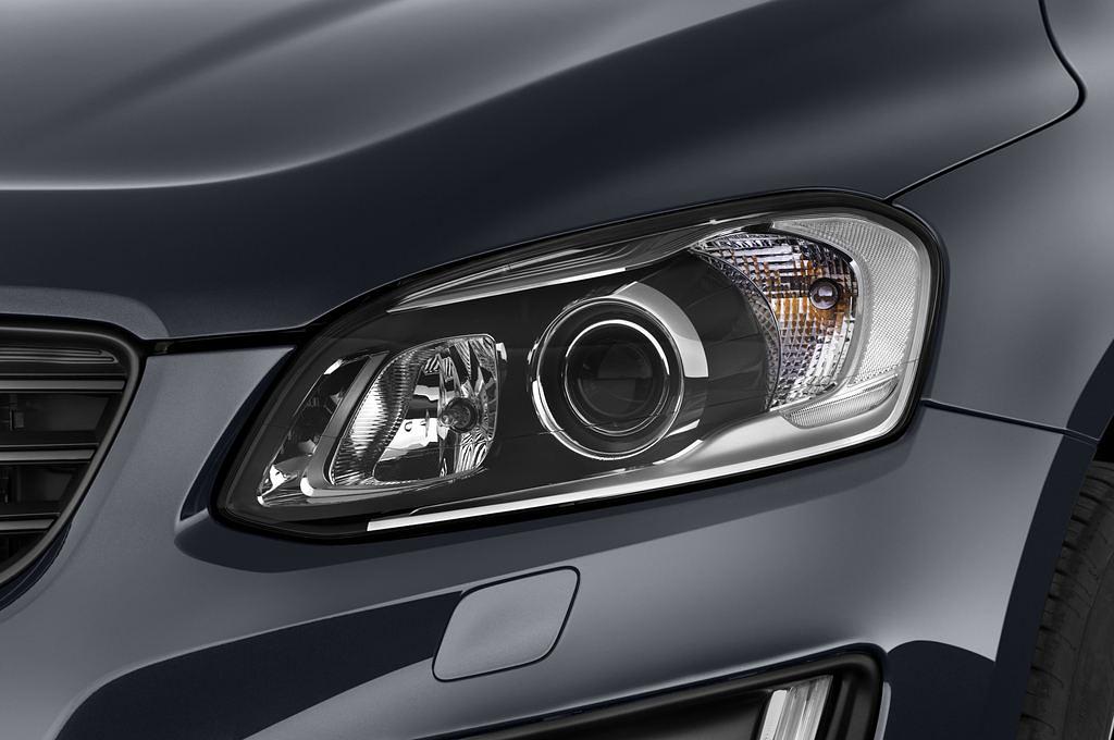 Volvo XC60 (Baujahr 2014) R-Design Summum 5 Türen Scheinwerfer