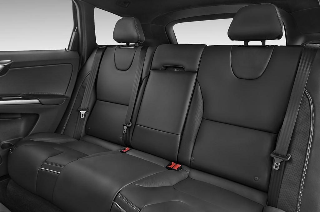Volvo XC60 (Baujahr 2014) R-Design Summum 5 Türen Rücksitze