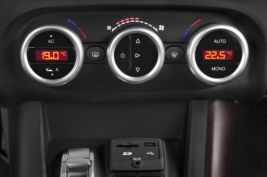 Alfa Romeo Giulietta (Baujahr 2014) Distictive 5 Türen Temperatur und Klimaanlage