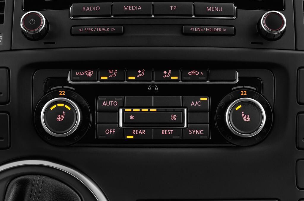 Volkswagen California (Baujahr 2015) Comfortline Bmt 4 Türen Temperatur und Klimaanlage