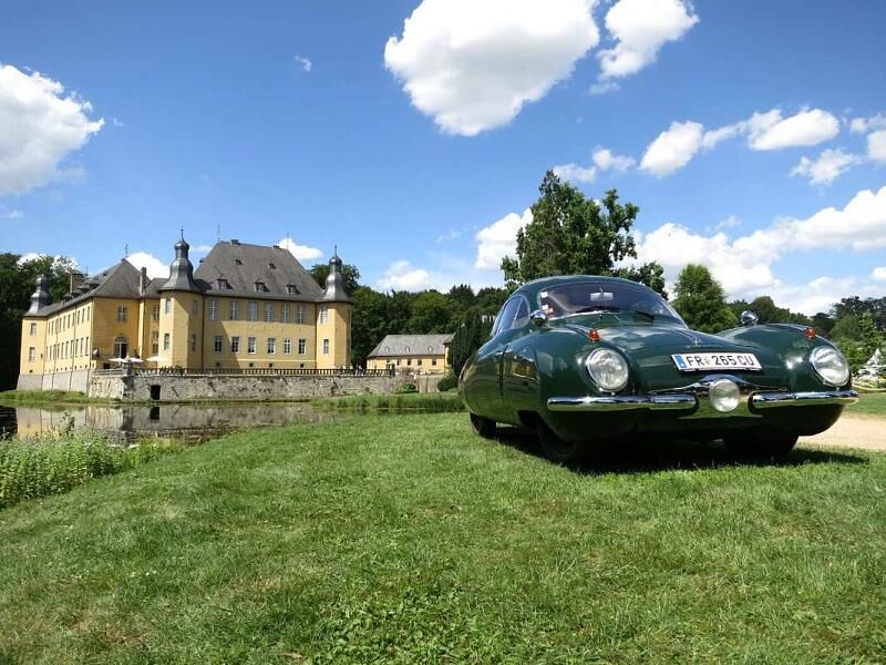 Volkhart Sagitta V2 Coupé vor Schloss Dyck.