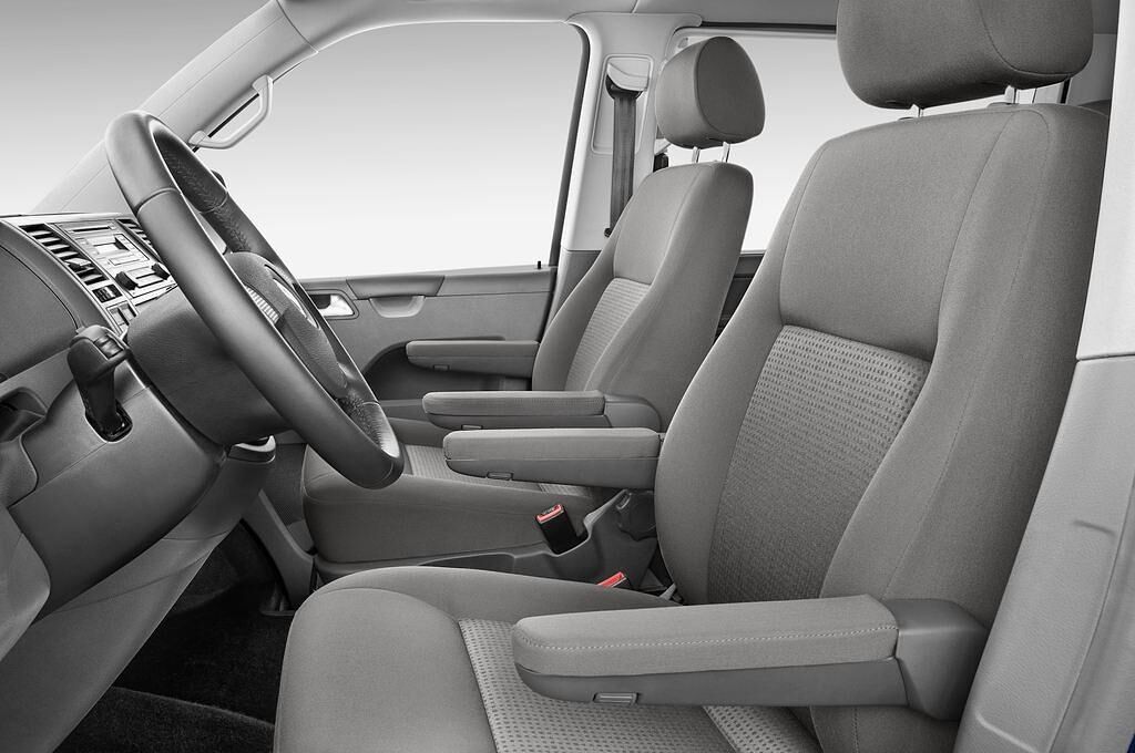 Volkswagen Caravelle (Baujahr 2010) Comfortline 4 Türen Vordersitze