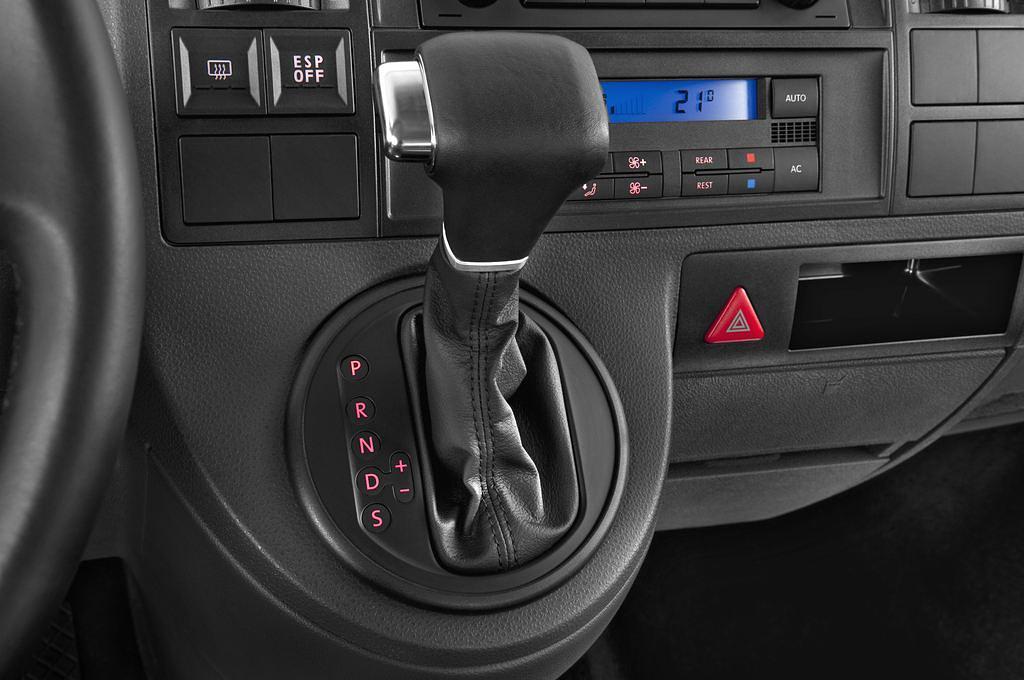 Volkswagen Caravelle (Baujahr 2010) Comfortline 4 Türen Schalthebel