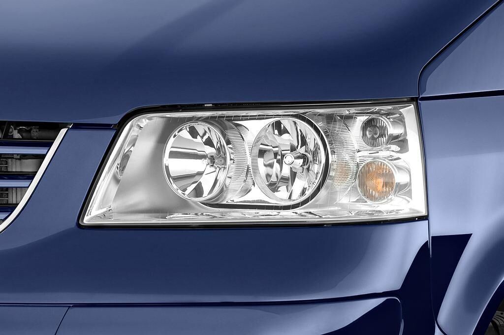 Volkswagen Caravelle (Baujahr 2010) Comfortline 4 Türen Scheinwerfer