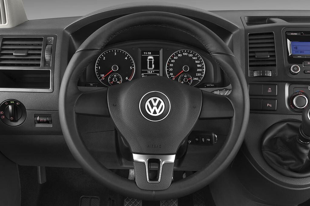 Volkswagen Caravelle (Baujahr 2010) SE 4 Türen Lenkrad