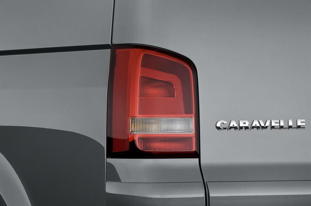 Volkswagen Caravelle (Baujahr 2010) SE 4 Türen Rücklicht