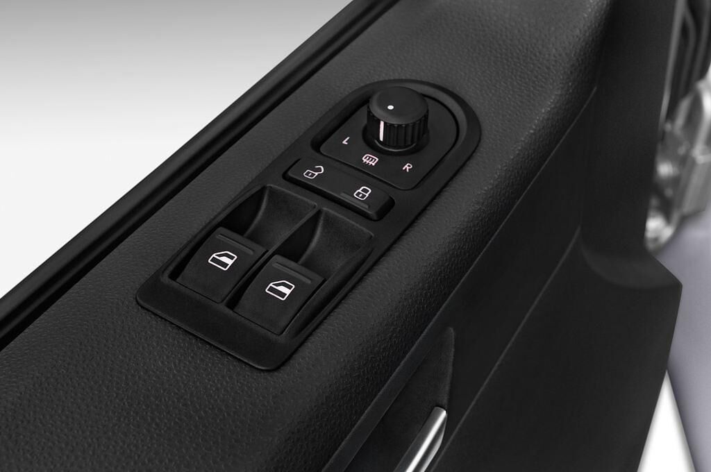 Volkswagen Caravelle (Baujahr 2015) Comfortline 4 Türen Bedienungselemente Tür
