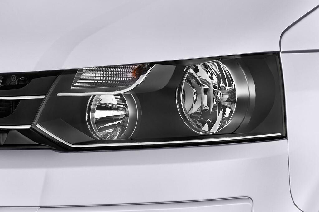 Volkswagen Caravelle (Baujahr 2015) Comfortline 4 Türen Scheinwerfer