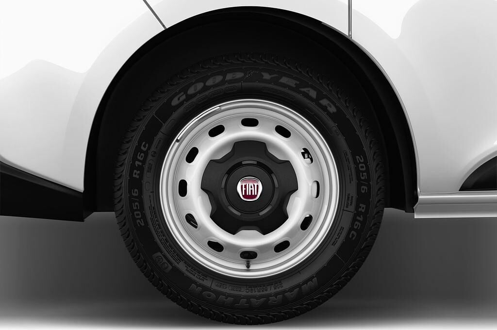 FIAT Talento (Baujahr 2017) Basis 4 Türen Reifen und Felge
