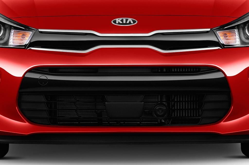 KIA Rio (Baujahr 2017) Spirit 5 Türen Kühlergrill und Scheinwerfer
