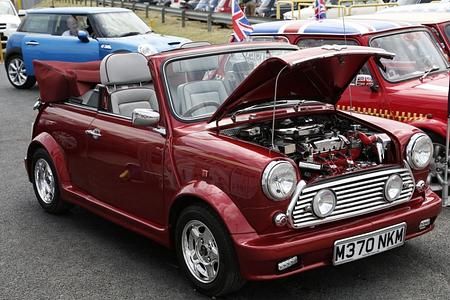 Veredeltes Austin Mini Werkscabrio - Schmuckkästchen