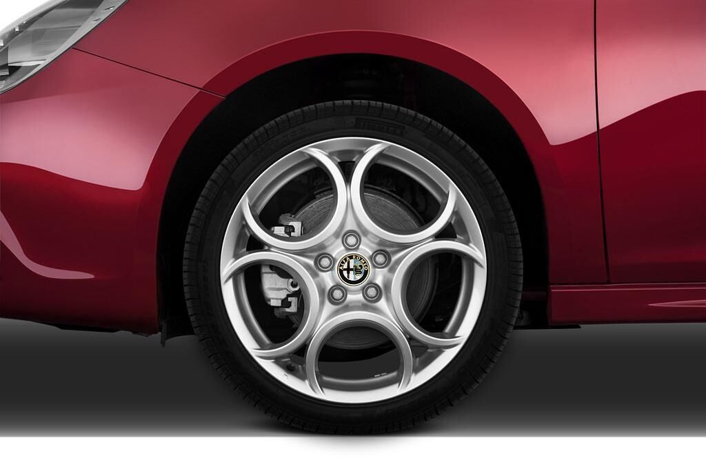 Alfa Romeo Giulietta (Baujahr 2010) Distinctive 5 Türen Reifen und Felge