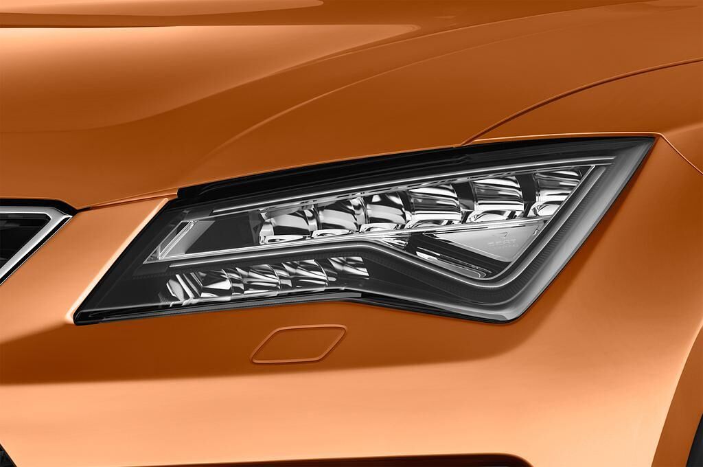 SEAT Ateca (Baujahr 2017) Xcellence 5 Türen Scheinwerfer