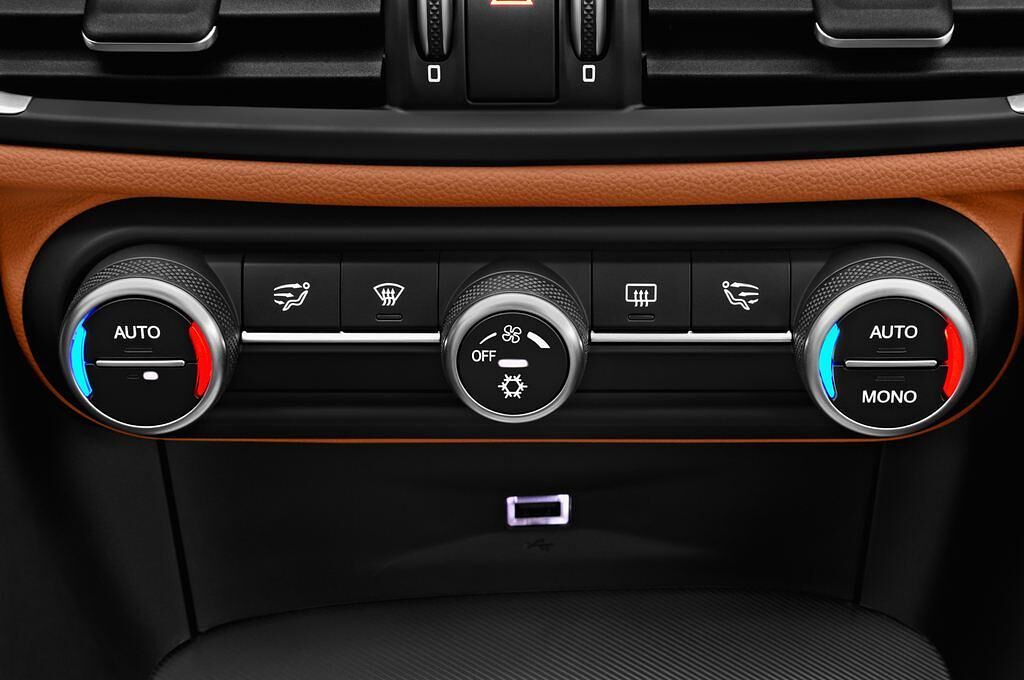 Alfa Romeo Giulia (Baujahr 2017) Super 4 Türen Temperatur und Klimaanlage