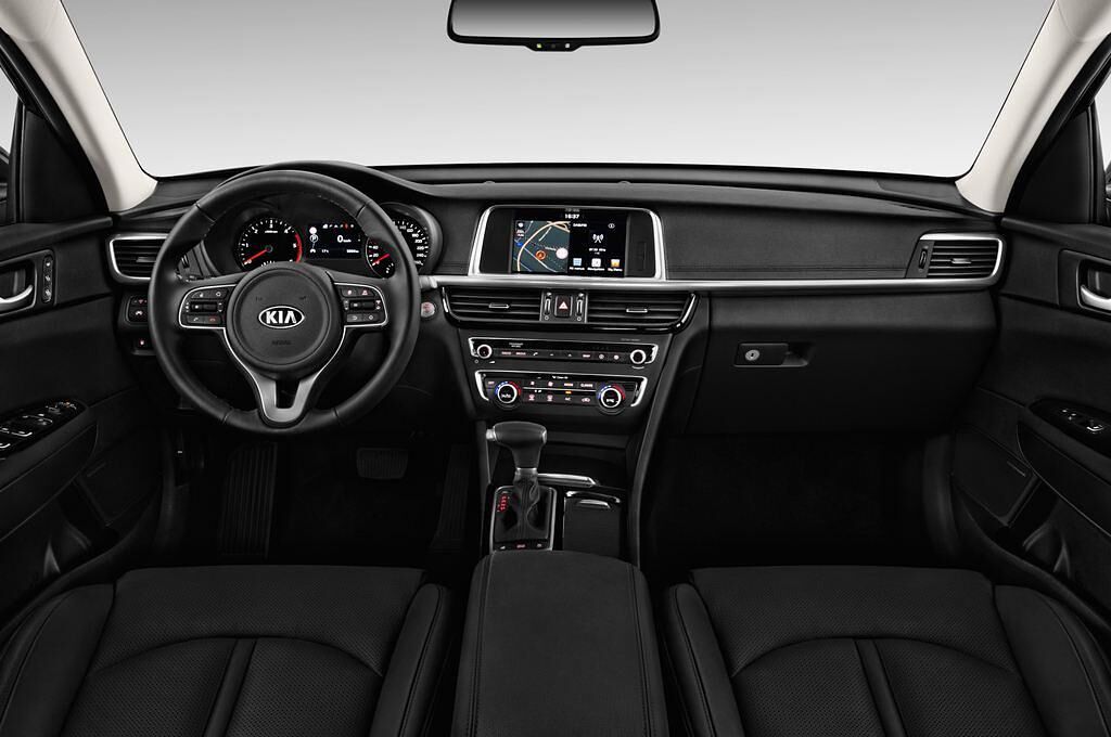 KIA Optima Sportswagon (Baujahr 2017) Spirit 5 Türen Cockpit und Innenraum