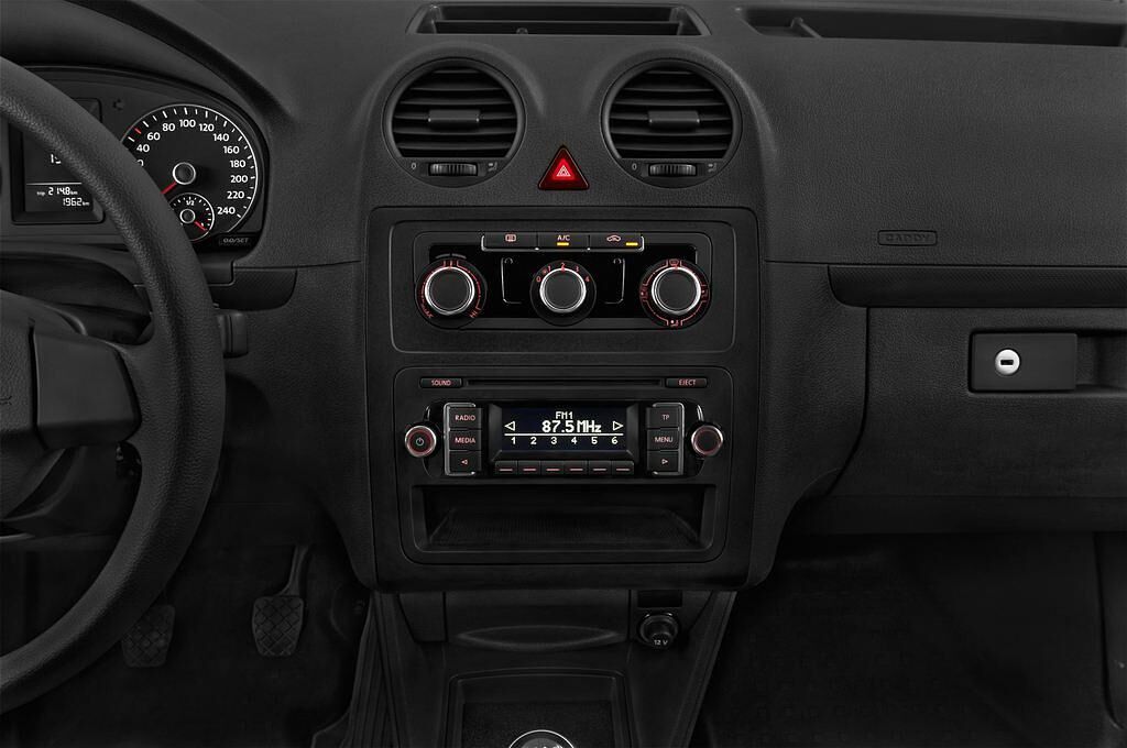 Volkswagen Caddy (Baujahr 2015) 1,6-L-Tdi 75Kw 4 Türen Mittelkonsole