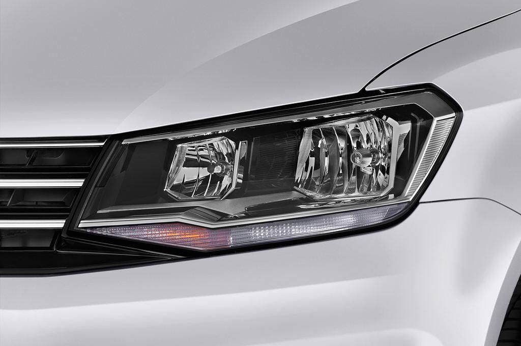 Volkswagen Caddy (Baujahr 2016) Generation Four BlueMotion Technology 4 Türen Scheinwerfer