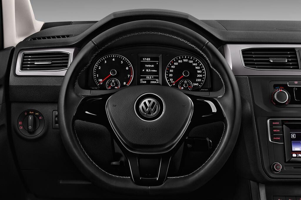 Volkswagen Caddy (Baujahr 2016) Generation Four BlueMotion Technology 4 Türen Lenkrad