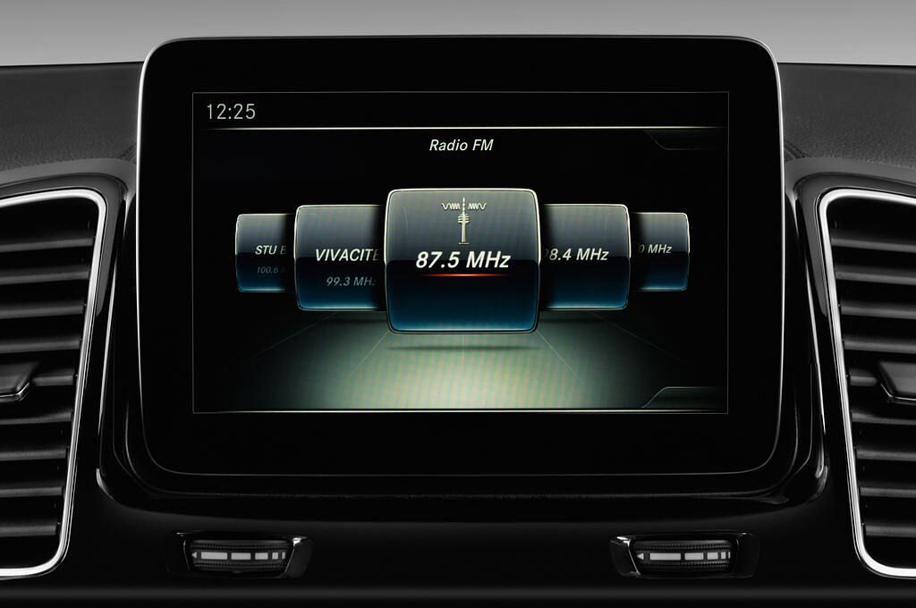 Mercedes GLS (Baujahr 2017) AMG Line 5 Türen Radio und Infotainmentsystem