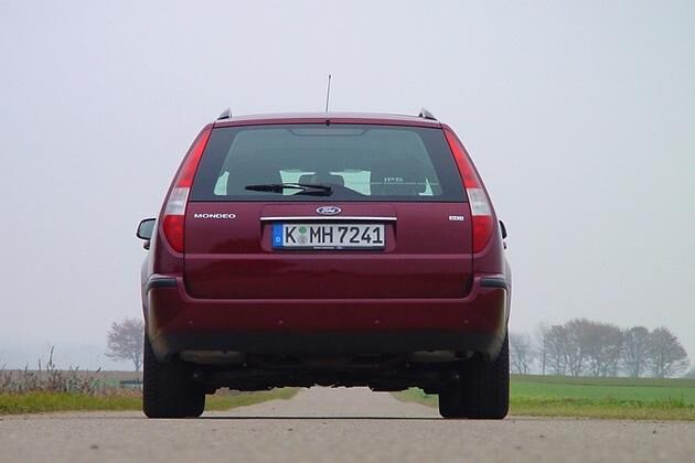 Heckansicht: Wenig spektakulär, aber funktional - wie man es von einem Kombi erwartet