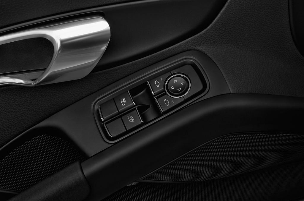 Porsche 718 Cayman (Baujahr 2017) - 3 Türen Bedienungselemente Tür