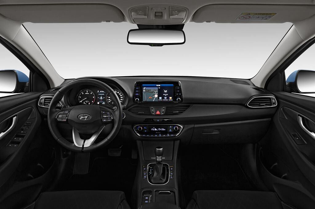 Hyundai i30 (Baujahr 2017) Premium 5 Türen Cockpit und Innenraum