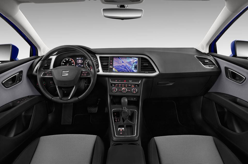 SEAT Leon (Baujahr 2017) Style 5 Türen Cockpit und Innenraum