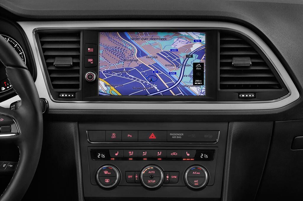 SEAT Leon (Baujahr 2017) Style 5 Türen Mittelkonsole
