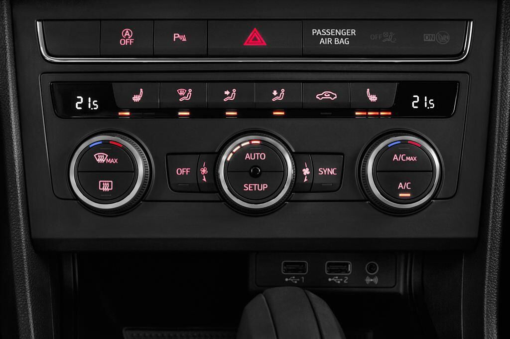 SEAT Leon (Baujahr 2017) Style 5 Türen Temperatur und Klimaanlage