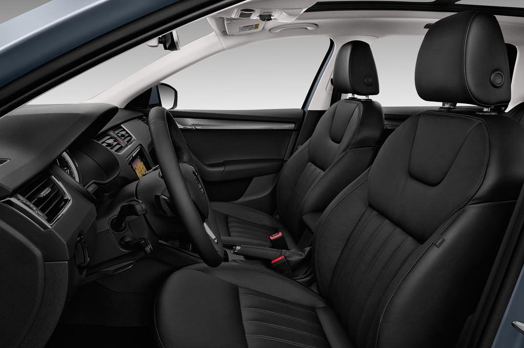 Skoda Octavia Combi (Baujahr 2017) Style 5 Türen Vordersitze