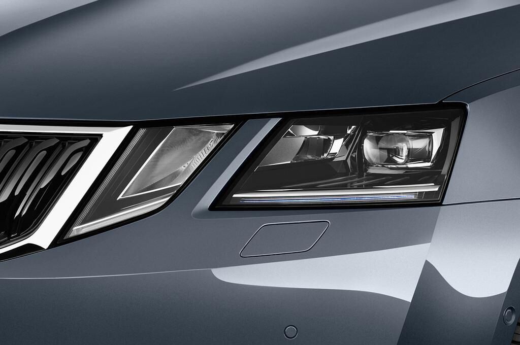 Skoda Octavia Combi (Baujahr 2017) Style 5 Türen Scheinwerfer