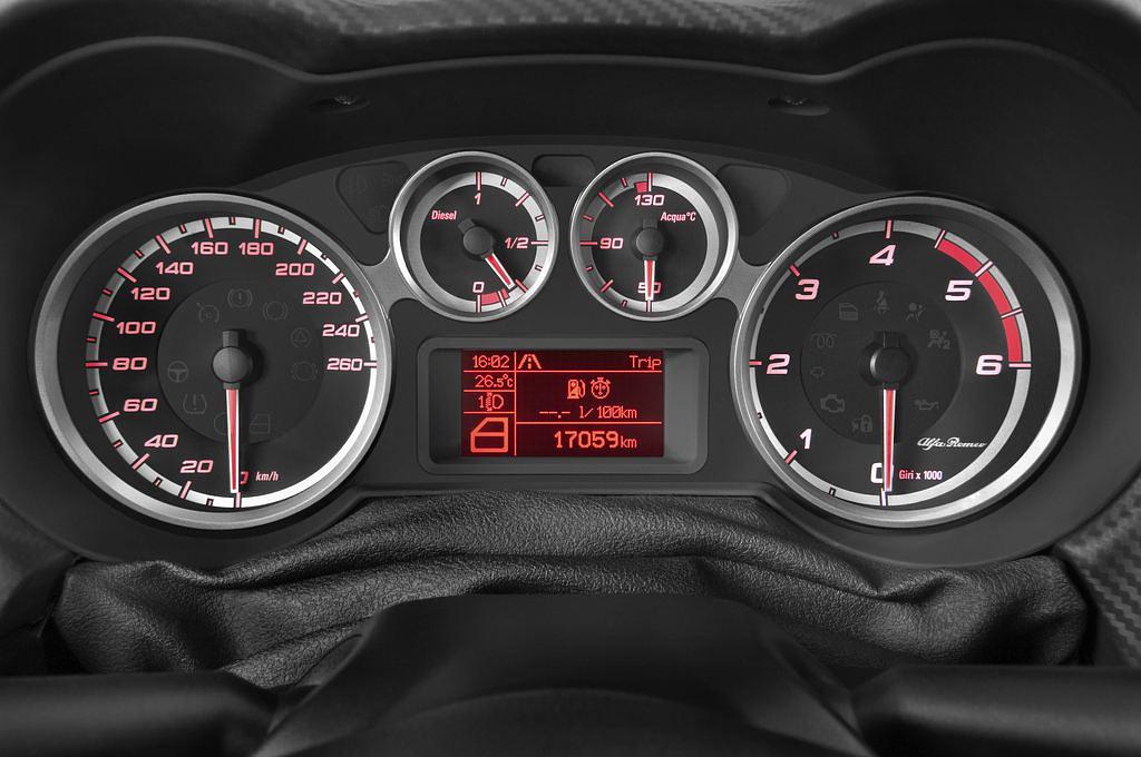 Alfa Romeo Mito (Baujahr 2009) Distinctive 3 Türen Tacho und Fahrerinstrumente