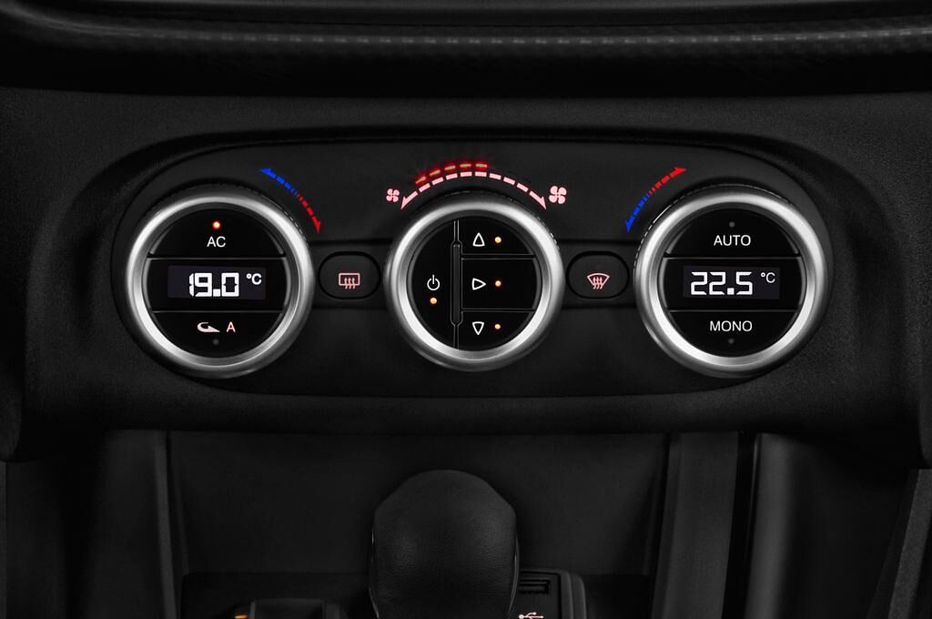 Alfa Romeo Giulietta (Baujahr 2016) Super 5 Türen Temperatur und Klimaanlage