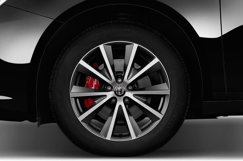 Alfa Romeo Giulietta (Baujahr 2016) Super 5 Türen Reifen und Felge