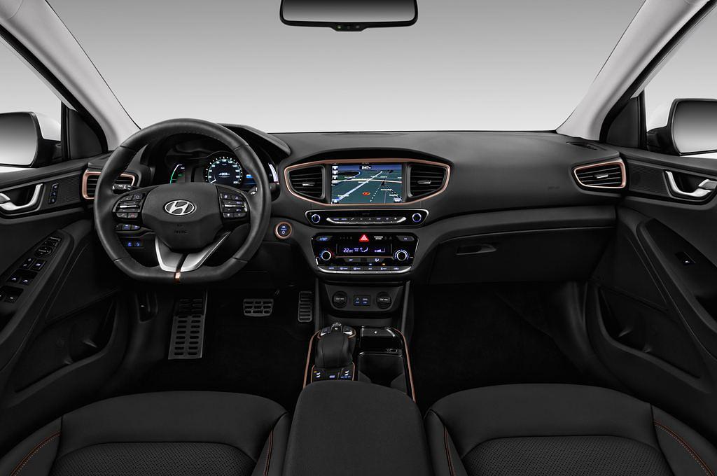 Hyundai Ioniq Electrique (Baujahr 2017) Premium 5 Türen Cockpit und Innenraum