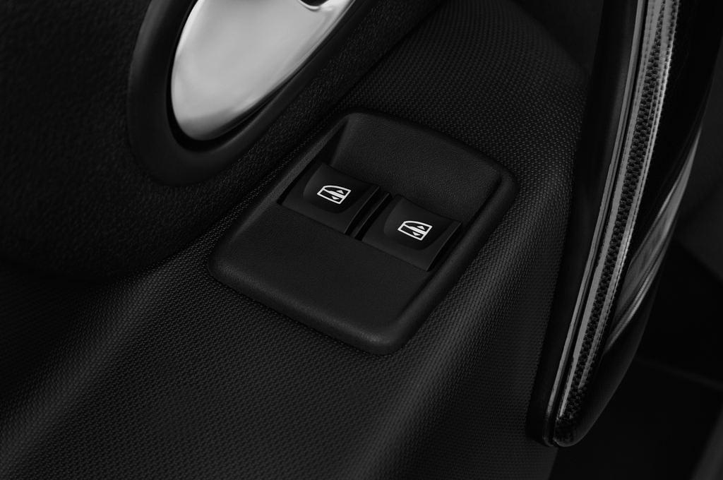 Dacia Sandero (Baujahr 2017) Laureate 5 Türen Bedienungselemente Tür