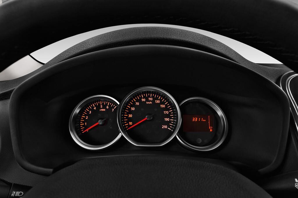 Dacia Sandero (Baujahr 2017) Laureate 5 Türen Tacho und Fahrerinstrumente