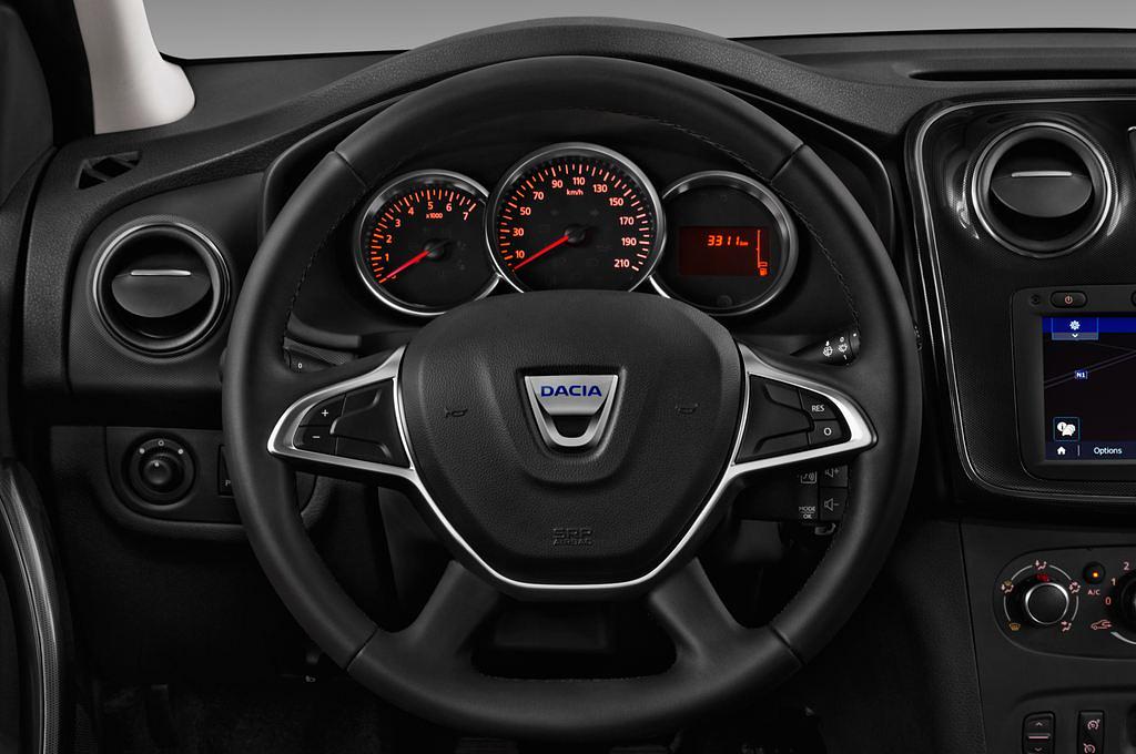 Dacia Sandero (Baujahr 2017) Laureate 5 Türen Lenkrad