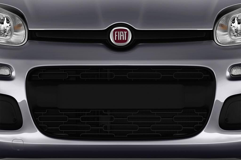 FIAT Panda (Baujahr 2017) Lounge 5 Türen Kühlergrill und Scheinwerfer