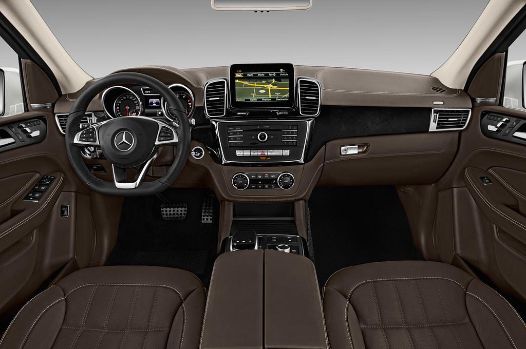 Mercedes GLE (Baujahr 2017) AMG 43 5 Türen Cockpit und Innenraum