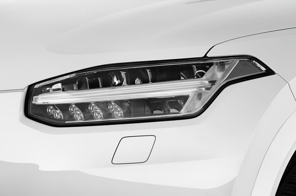 Volvo XC90 (Baujahr 2017) Momentum 5 Türen Scheinwerfer