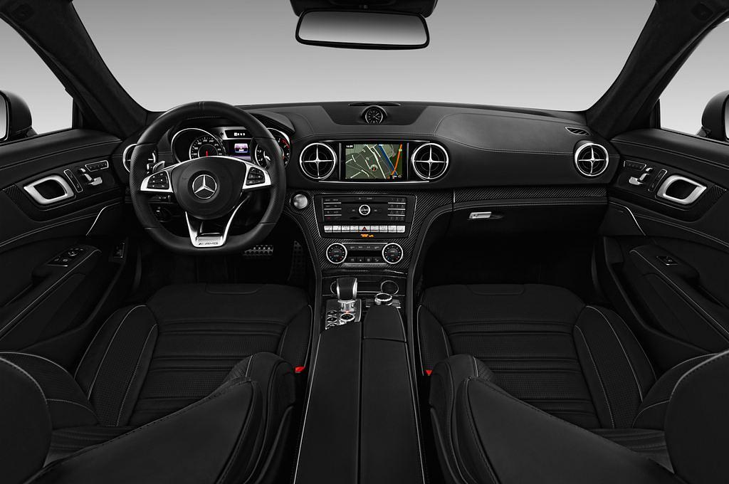 Mercedes SL Class (Baujahr 2017) AMG 63 2 Türen Cockpit und Innenraum