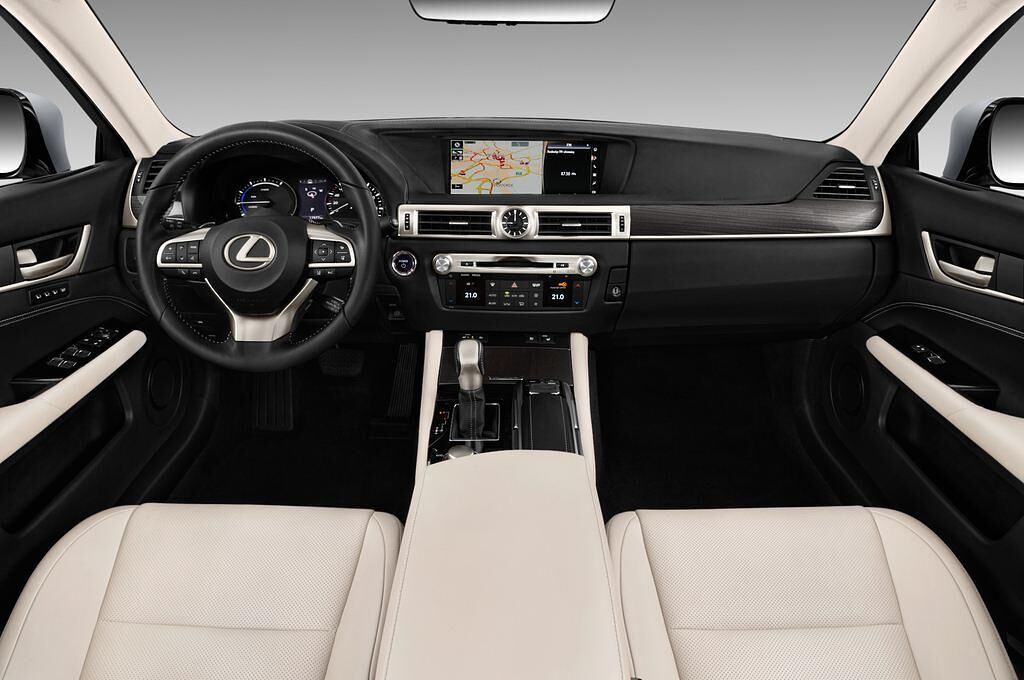 Lexus GS (Baujahr 2017) Executive Line 4 Türen Cockpit und Innenraum